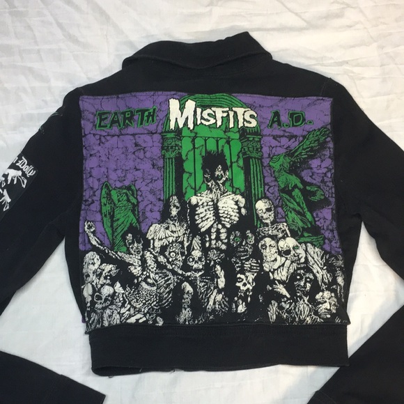 Cropped Jacket with Multiple Patches - Picture 8 of 10